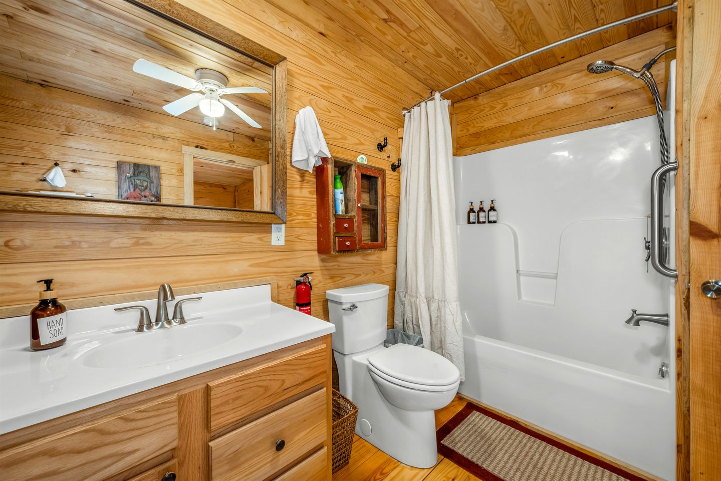 Secluded Cabin with Barbecue in Mentore, Alabama