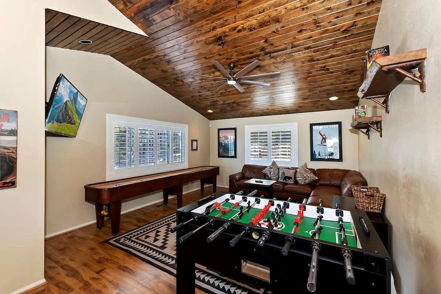 Secluded Cabin with Breathtaking Lake Views and Foosball Table in Big Bear Lake, California