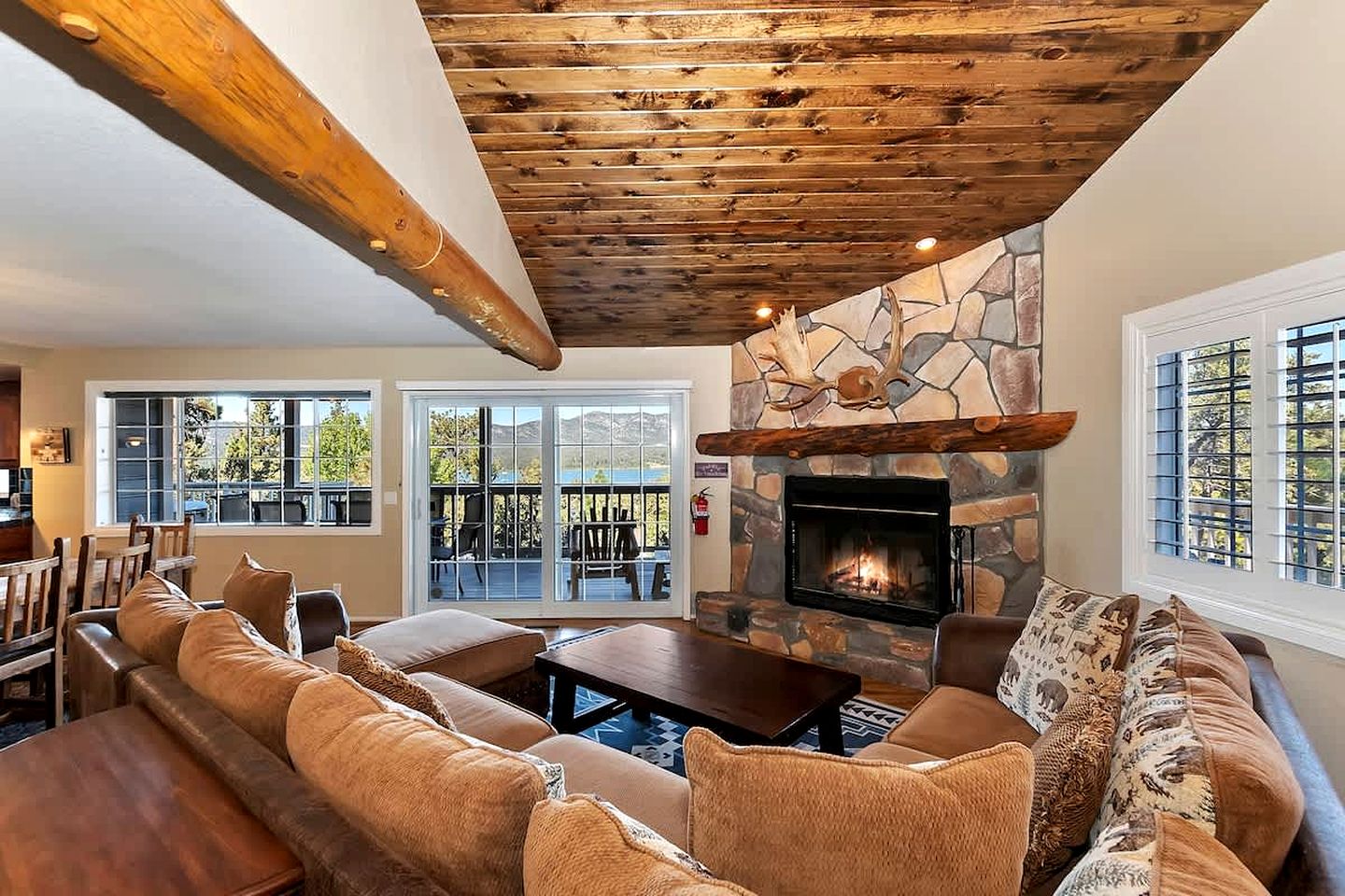 Secluded Cabin with Breathtaking Lake Views and Foosball Table in Big Bear Lake, California