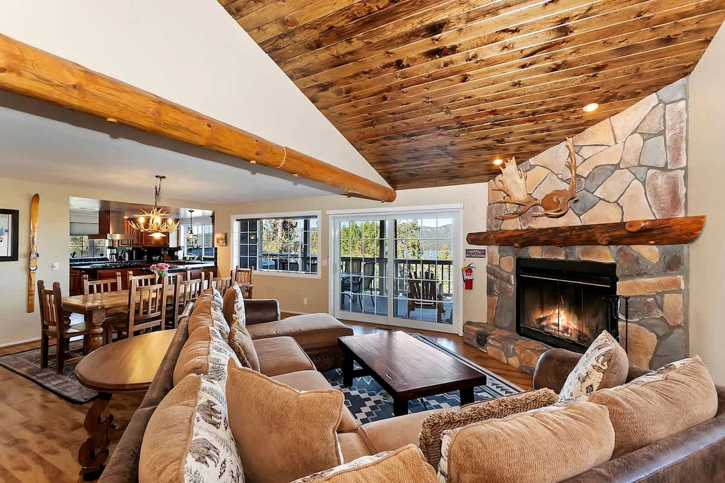 Secluded Cabin with Breathtaking Lake Views and Foosball Table in Big Bear Lake, California