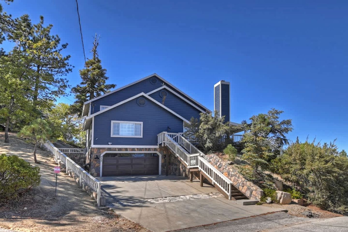 Secluded Cabin with Breathtaking Lake Views and Foosball Table in Big Bear Lake, California