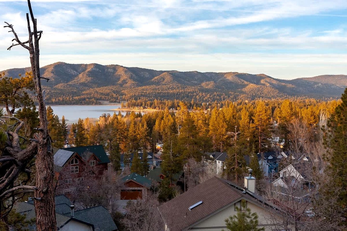 Secluded Cabin with Breathtaking Lake Views and Foosball Table in Big Bear Lake, California