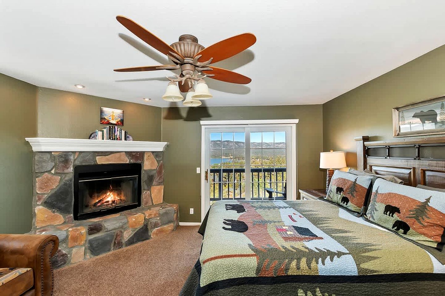 Secluded Cabin with Breathtaking Lake Views and Foosball Table in Big Bear Lake, California