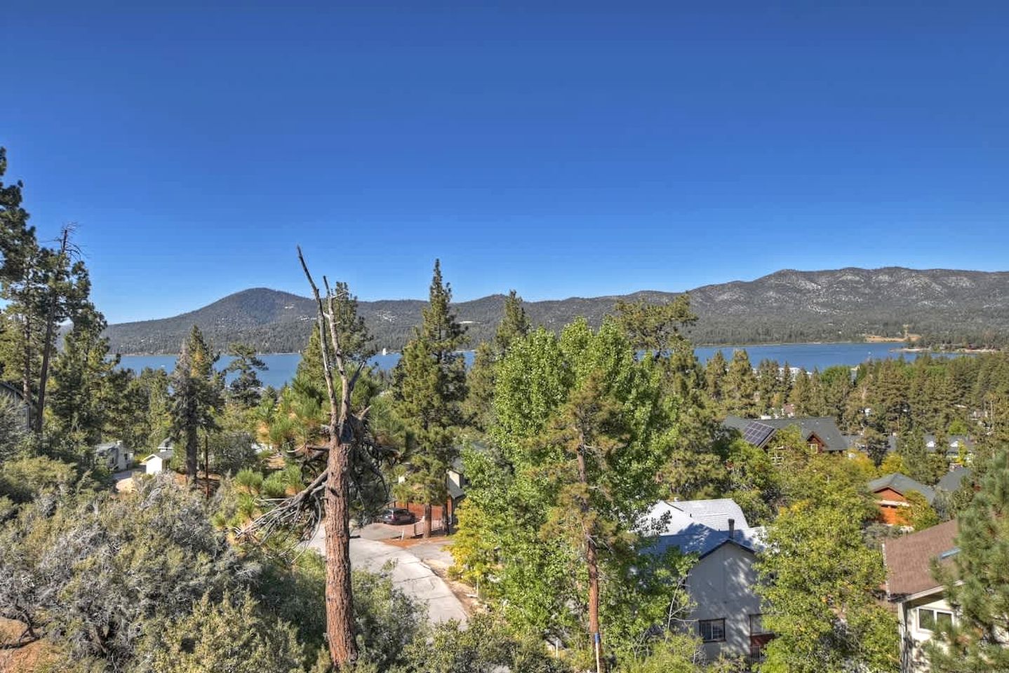 Secluded Cabin with Breathtaking Lake Views and Foosball Table in Big Bear Lake, California