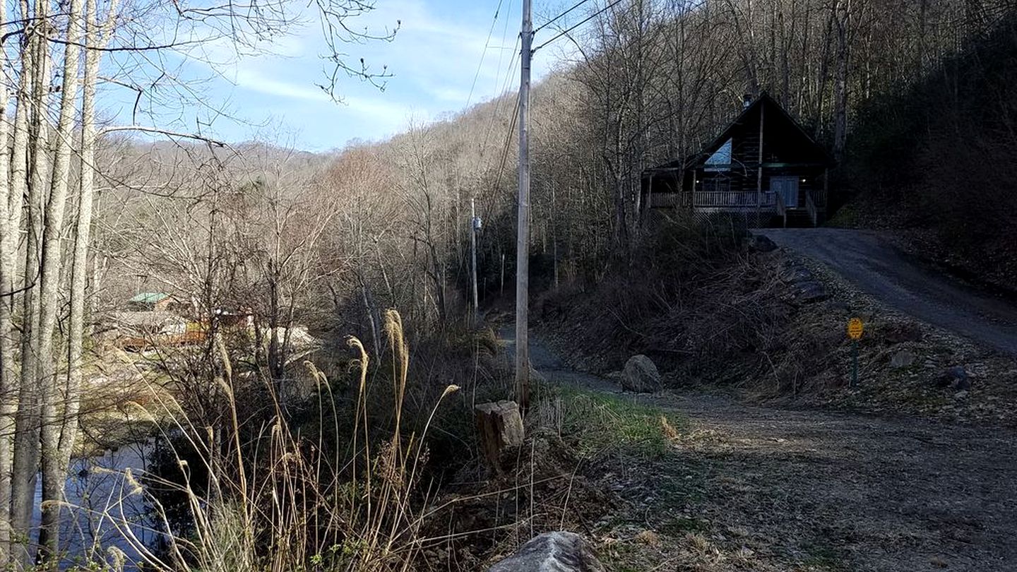 Secluded Cabin Getaway in the Mountain Town of Burnsville, North Carolina