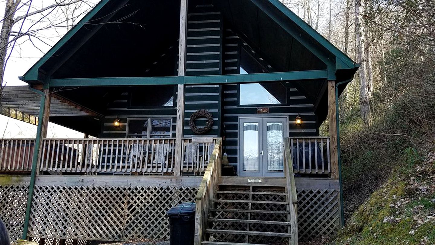 Secluded Cabin Getaway in the Mountain Town of Burnsville, North Carolina