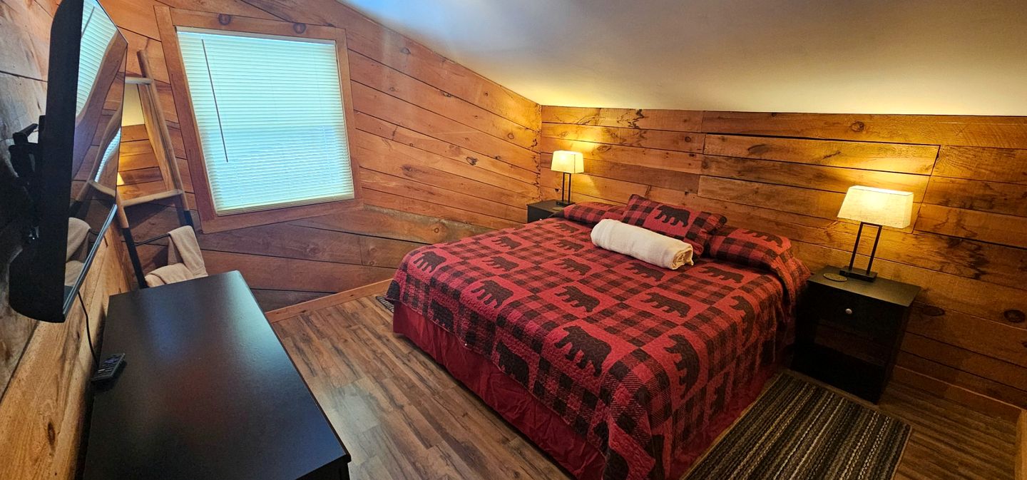 Spellbinding Secluded Cabin Oasis Near Moosehead Lake, Maine