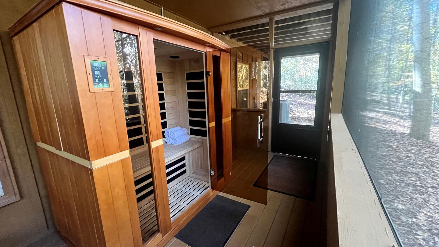 Secluded Cabin with Hot-tub and Fire Pit in Cleveland, Georgia