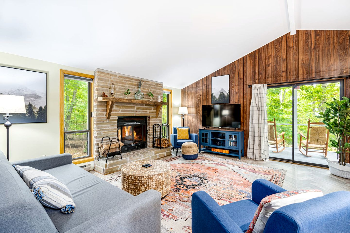 Secluded and Spacious Cabin Newly Renovated with Hot Tub, Fire Pit, Deck and Grill - the Perfect Getaway in Berkeley Springs, WV