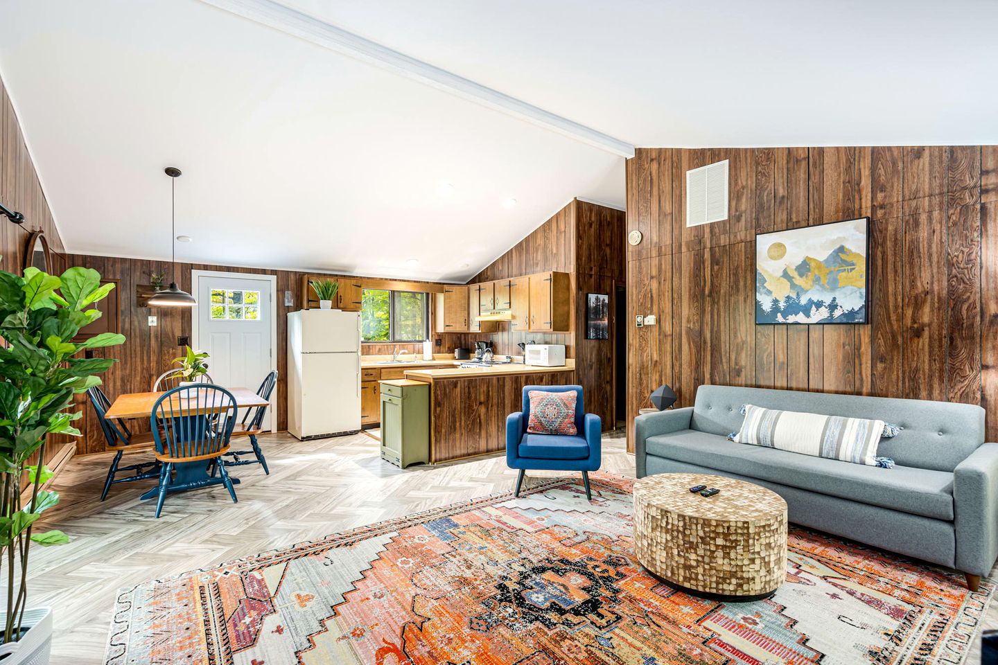 Secluded and Spacious Cabin Newly Renovated with Hot Tub, Fire Pit, Deck and Grill - the Perfect Getaway in Berkeley Springs, WV