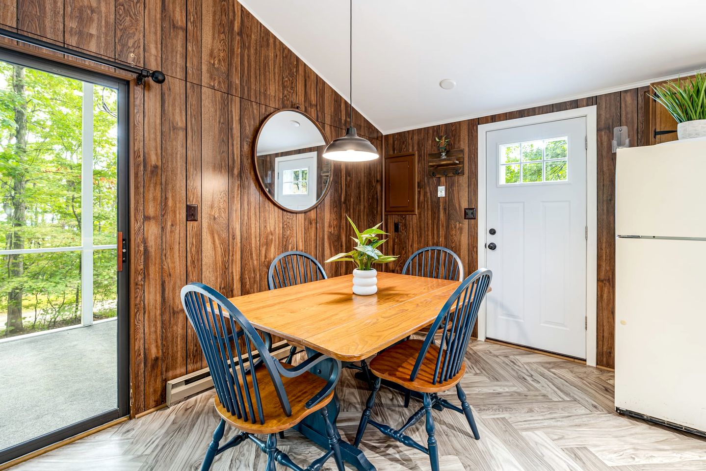 Secluded and Spacious Cabin Newly Renovated with Hot Tub, Fire Pit, Deck and Grill - the Perfect Getaway in Berkeley Springs, WV