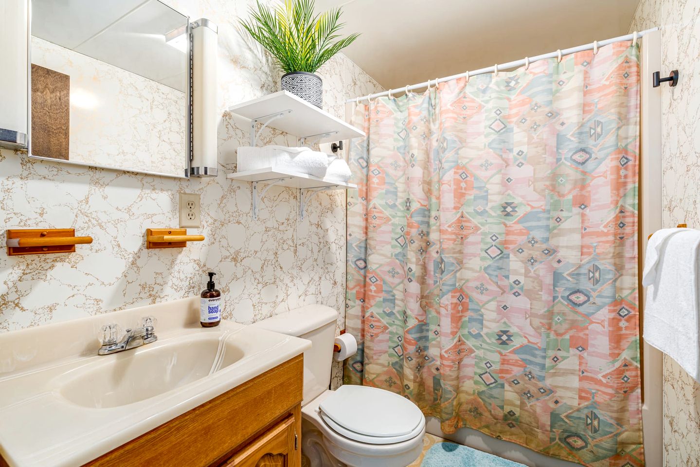 Secluded and Spacious Cabin Newly Renovated with Hot Tub, Fire Pit, Deck and Grill - the Perfect Getaway in Berkeley Springs, WV