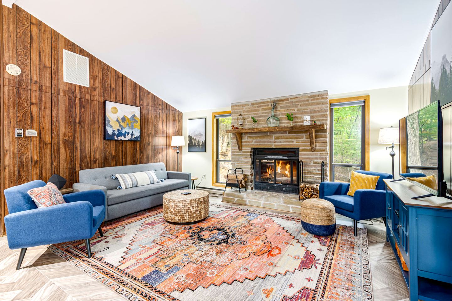 Secluded and Spacious Cabin Newly Renovated with Hot Tub, Fire Pit, Deck and Grill - the Perfect Getaway in Berkeley Springs, WV