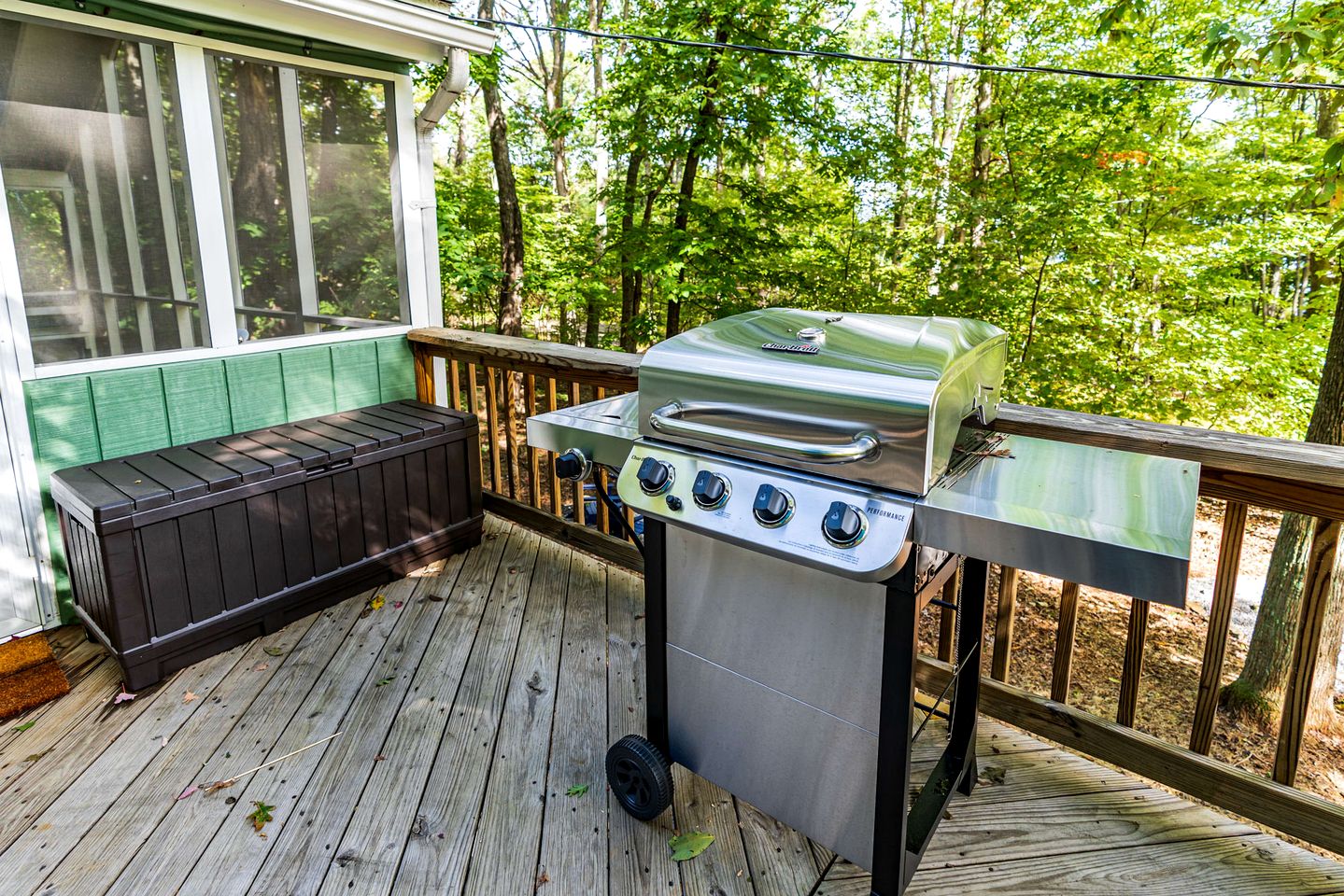 Secluded and Spacious Cabin Newly Renovated with Hot Tub, Fire Pit, Deck and Grill - the Perfect Getaway in Berkeley Springs, WV