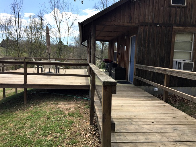 Cabins (Harriet, Arkansas, United States)