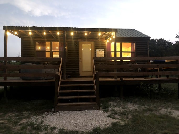Cabins (United States of America, Bluff Dale, Texas)