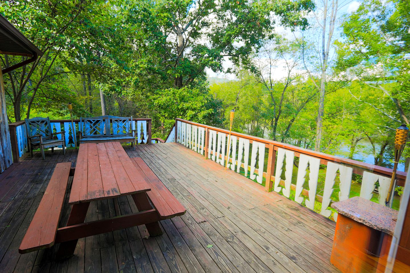 Secluded Cabin Rental for a Large Group Getaway on the Shenandoah River near Luray, Virginia