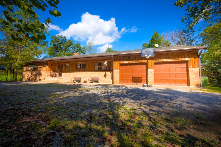 Cabins (Luray, Virginia, United States)