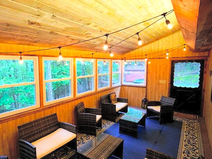 Poconos Mountains Vacation Bear Trap Chalet, Cabins, Greentown