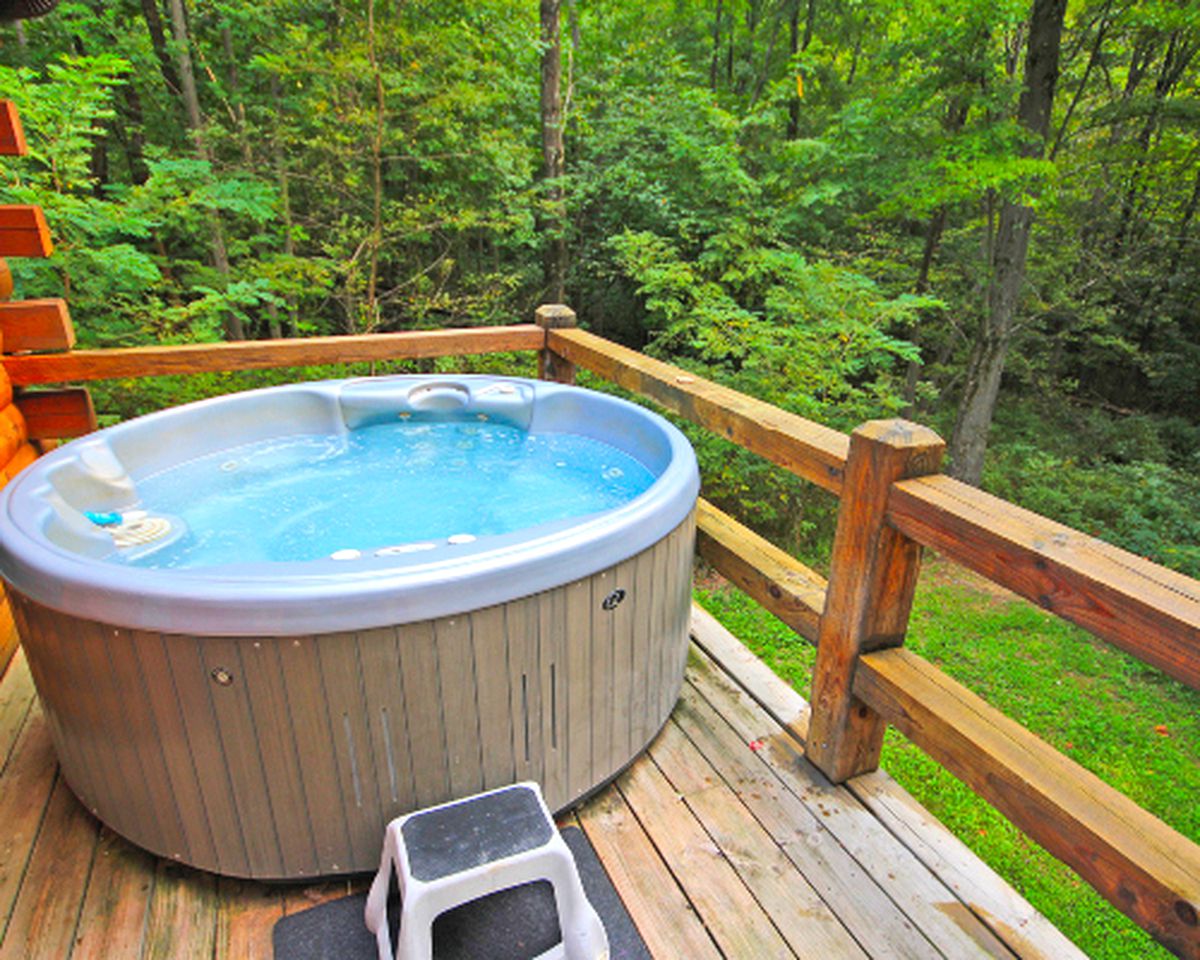Secluded Cabin Rental Tucked Away in the Countryside near Hocking Hills Park, Ohio