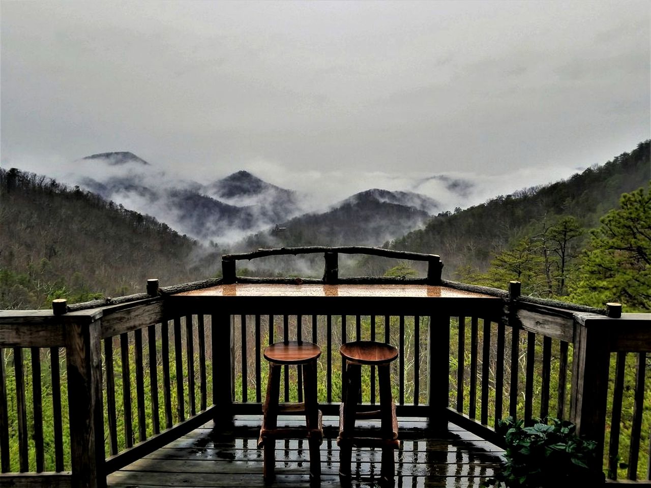 Secluded Cabin with Spectacular Views in Sevierville, Tennessee
