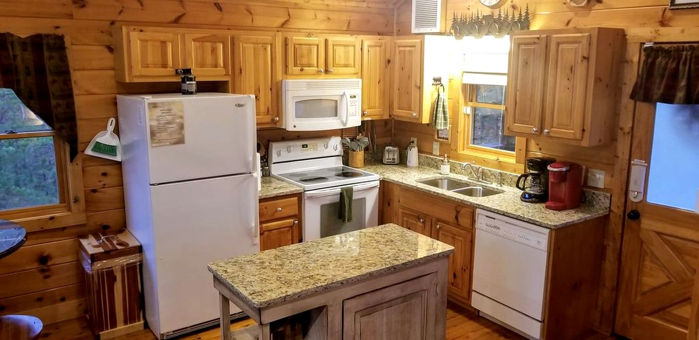 Secluded Cabin with Spectacular Views in Sevierville, Tennessee