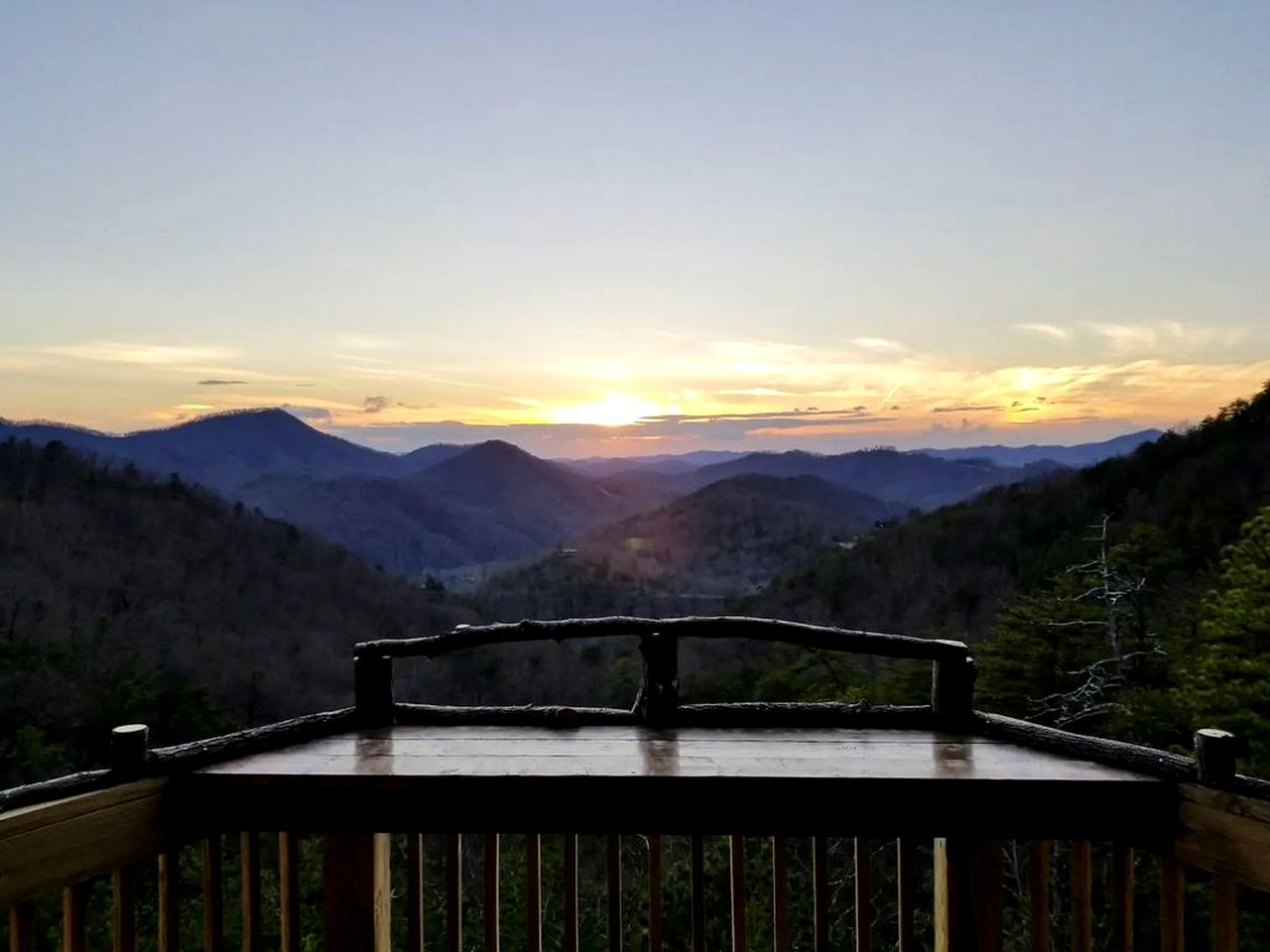 Secluded Cabin with Spectacular Views in Sevierville, Tennessee