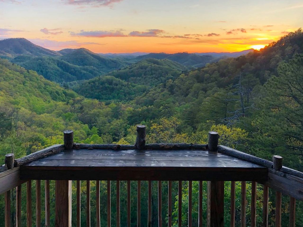 Secluded Cabin with Spectacular Views in Sevierville, Tennessee