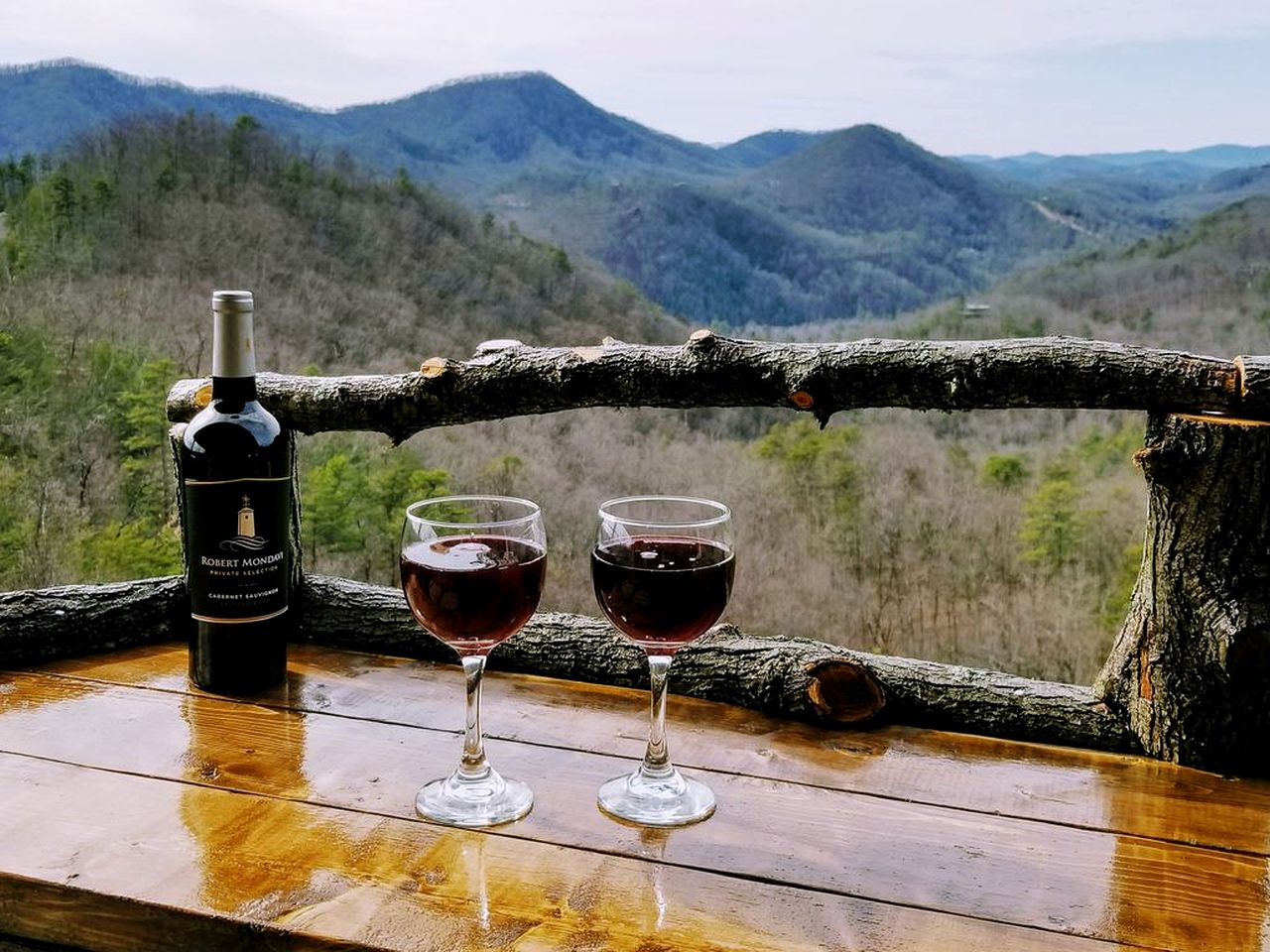Secluded Cabin with Spectacular Views in Sevierville, Tennessee