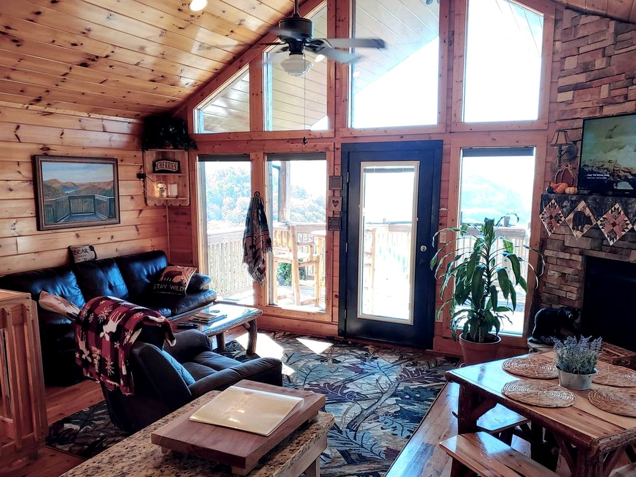 Secluded Cabin with Spectacular Views in Sevierville, Tennessee