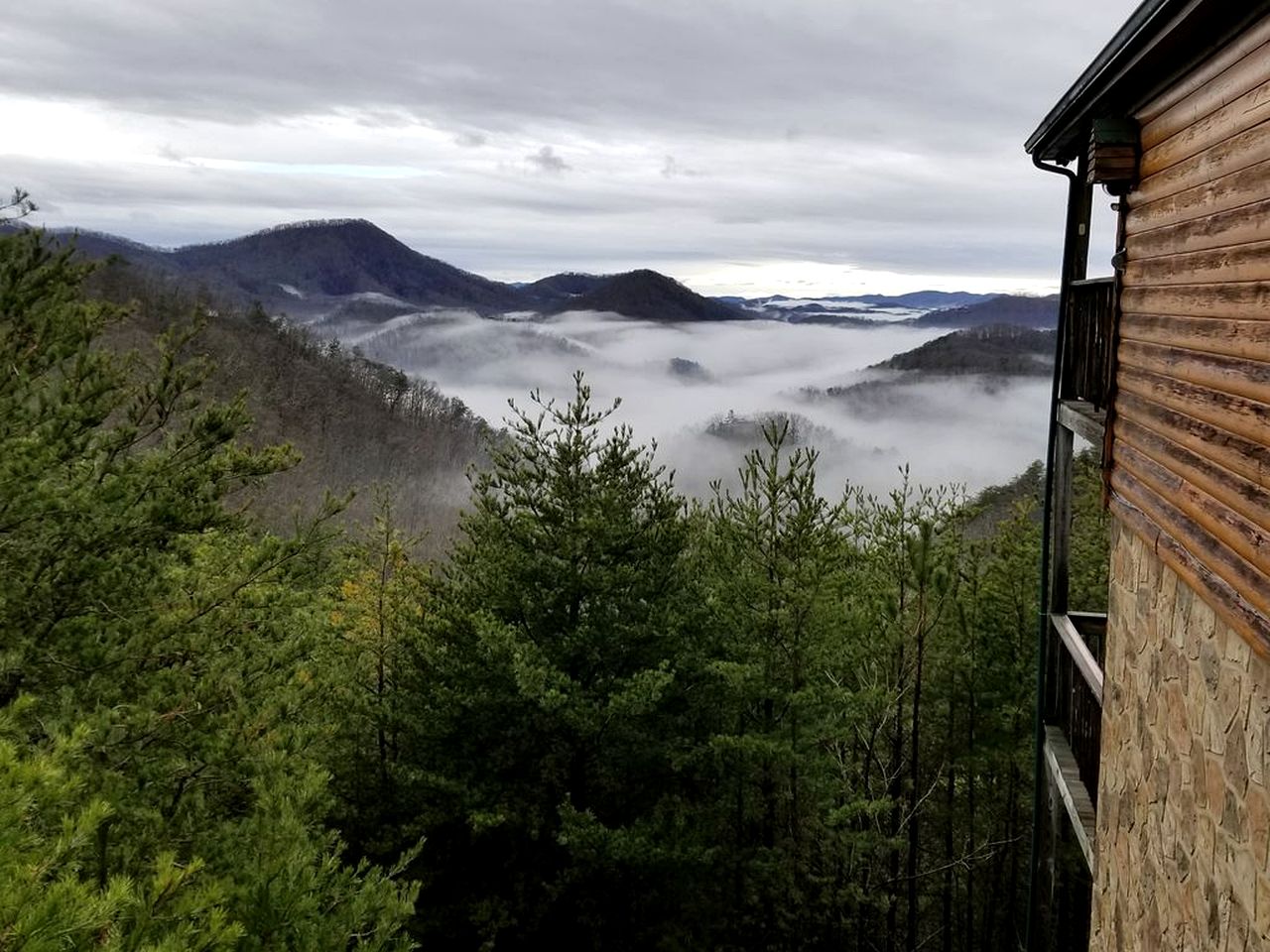 Secluded Cabin with Spectacular Views in Sevierville, Tennessee