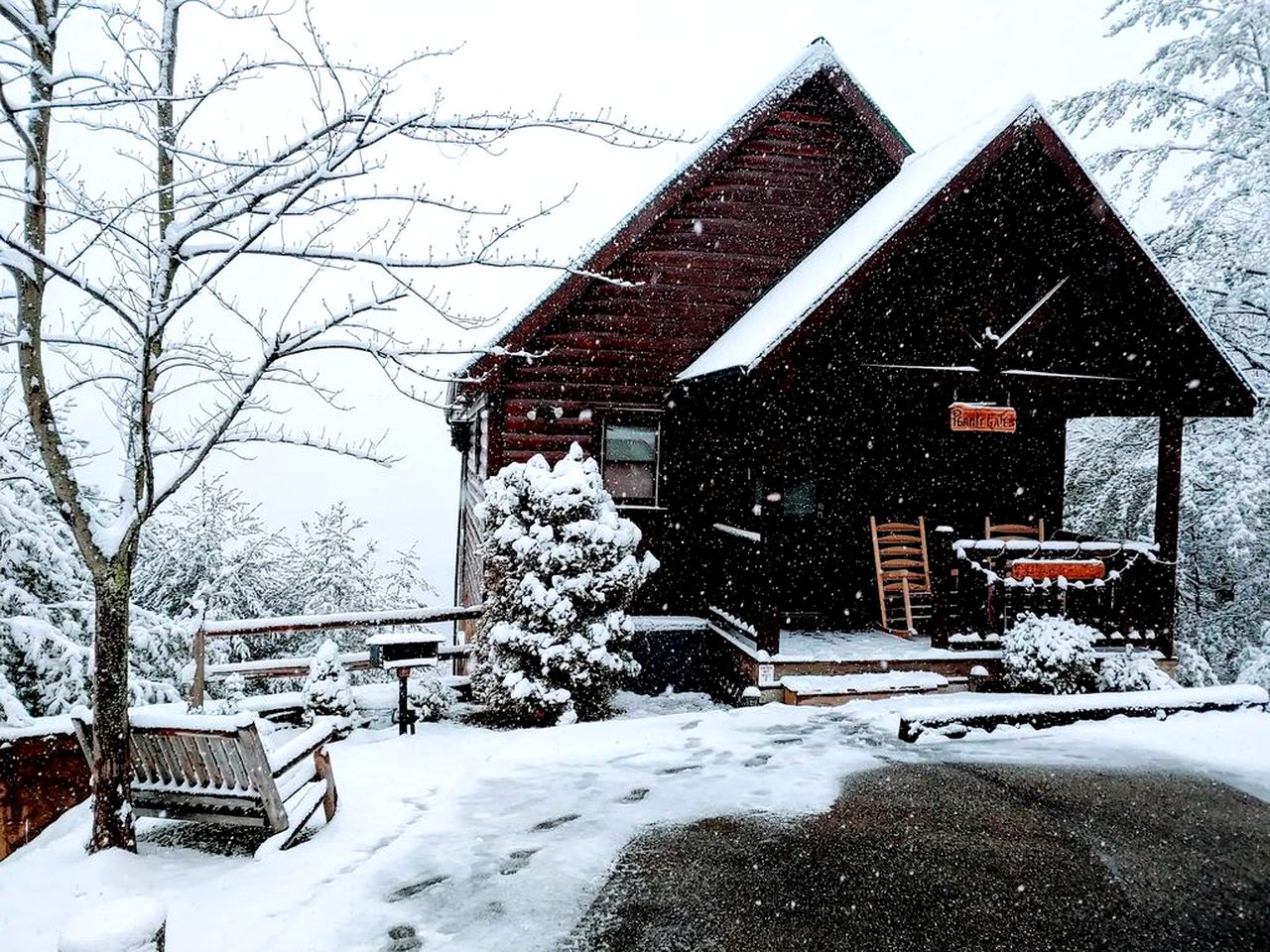 Secluded Cabin with Spectacular Views in Sevierville, Tennessee