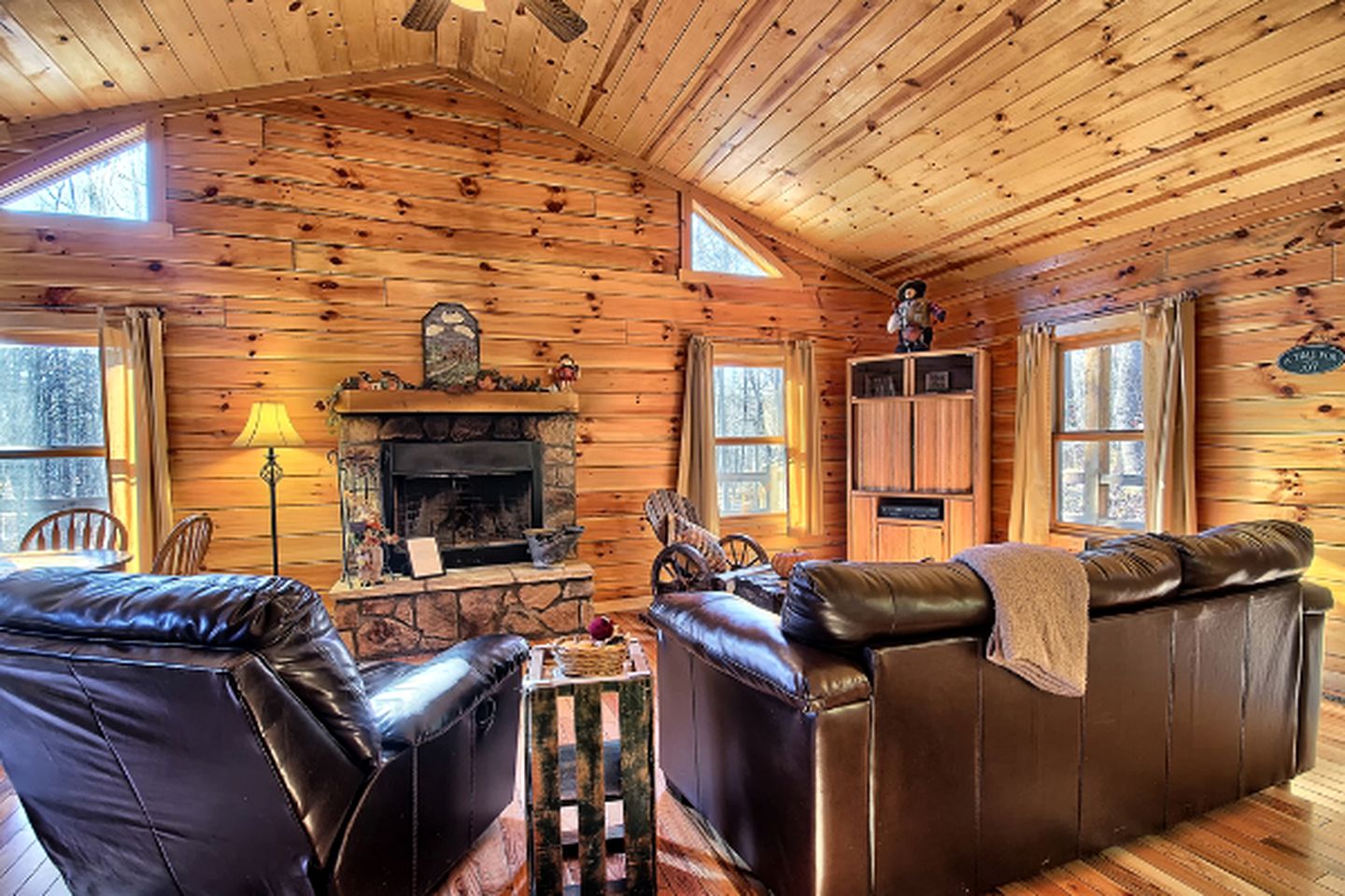 Secluded Cabin Rental Tucked Away in the Countryside near Hocking Hills Park, Ohio