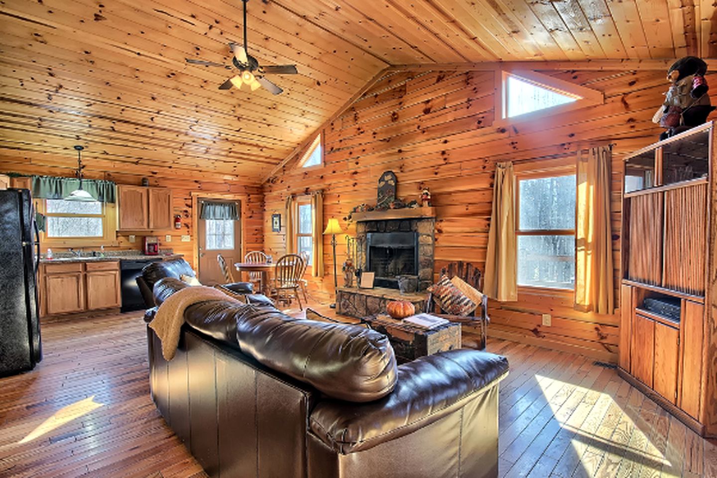 Secluded Cabin Rental Tucked Away in the Countryside near Hocking Hills Park, Ohio