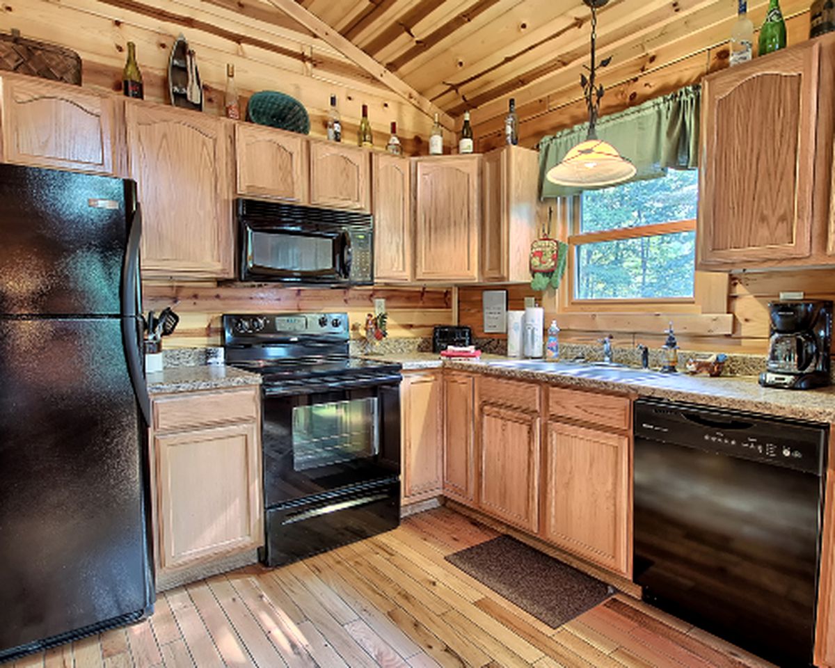 Secluded Cabin Rental Tucked Away in the Countryside near Hocking Hills Park, Ohio