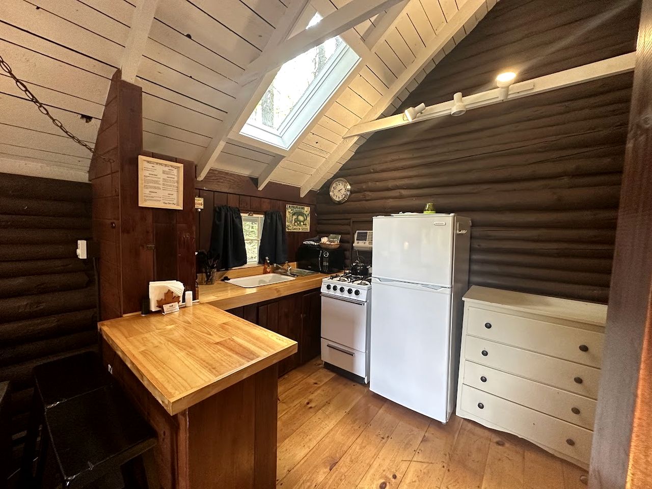 Secluded Cottage Getaway with Kitchenette near Lincolnville, Maine