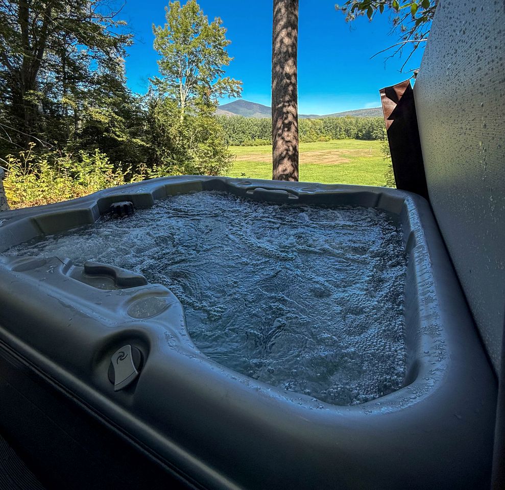 Secluded Cottage with Incredible Views of Cranmore Mountain, Perfect for a Glamping Weekend in the White Mountains, New Hampshire