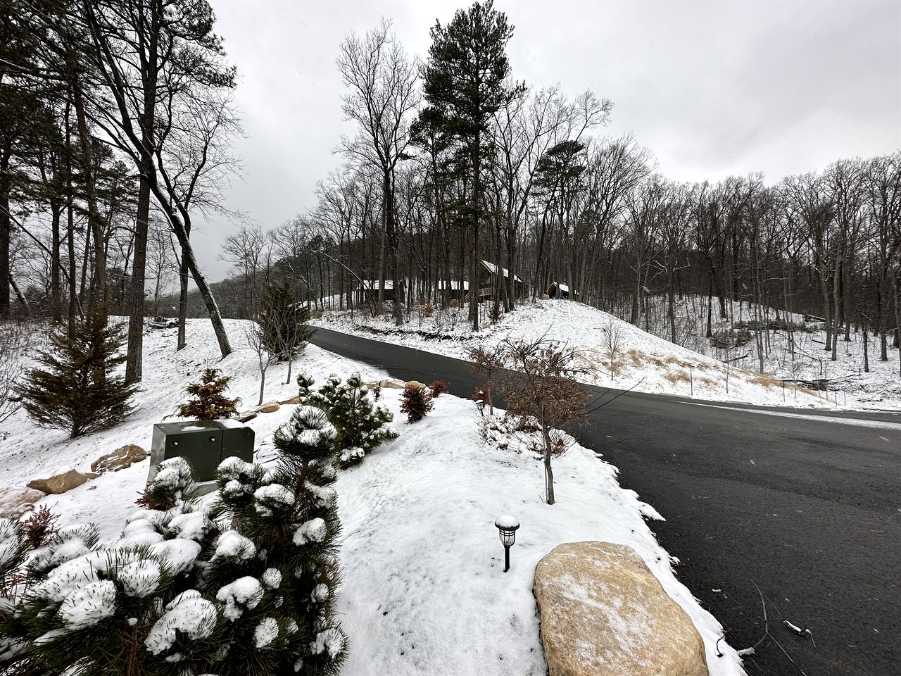 Secluded Cottage Nestle in the Woods in Sevierville, Tennessee