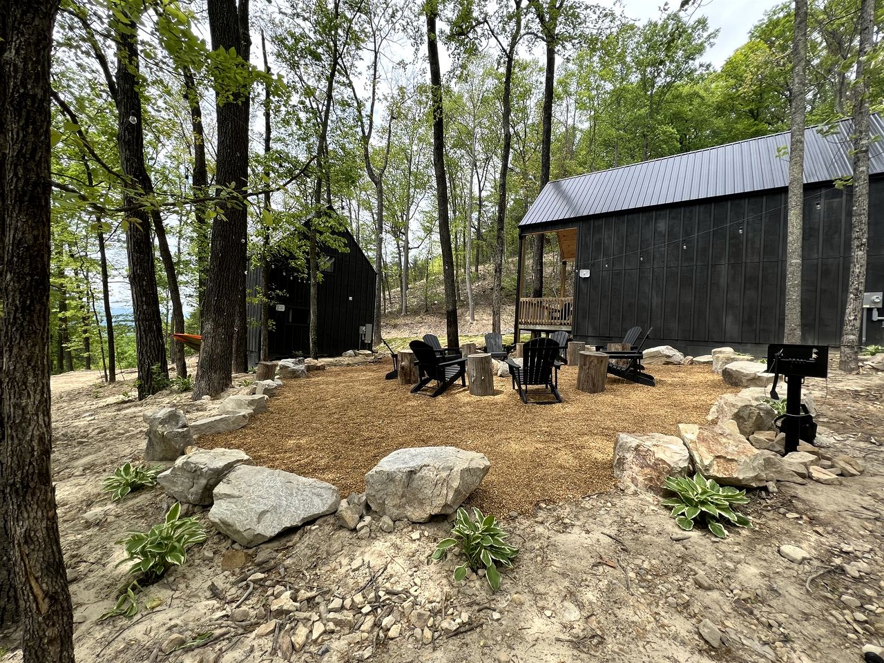 Secluded Cottage Nestle in the Woods in Sevierville, Tennessee