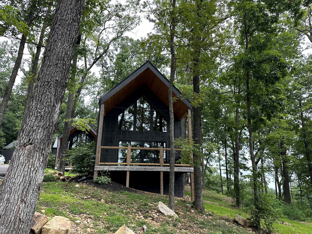 Secluded Cottage Nestle in the Woods in Sevierville, Tennessee