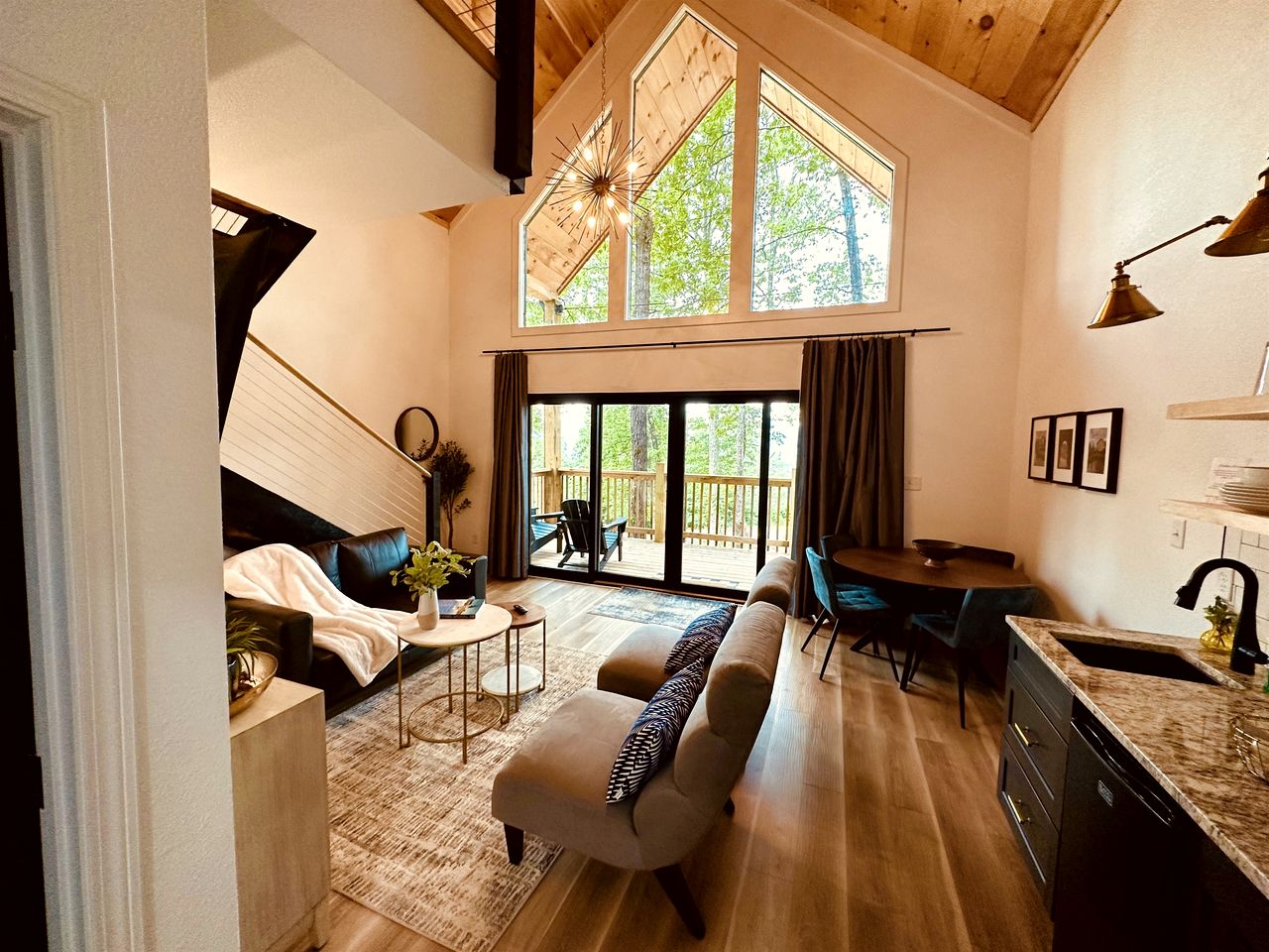 Secluded Cottage Nestle in the Woods in Sevierville, Tennessee