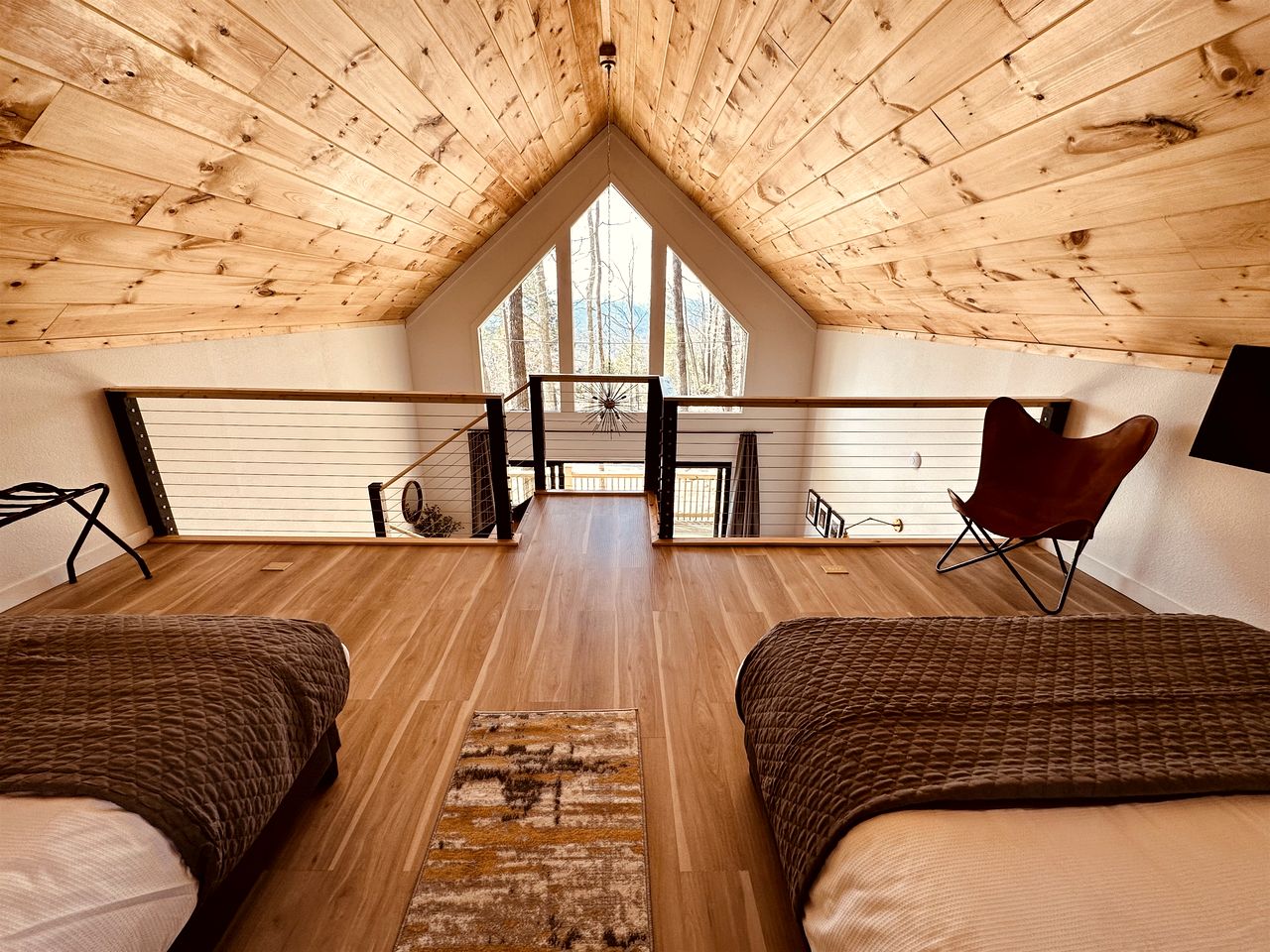 Secluded Cottage Nestle in the Woods in Sevierville, Tennessee
