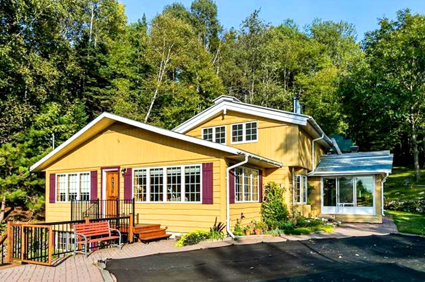 Secluded Cottage Rental with a Fabulous Pool near Saint-Jérôme, Quebec