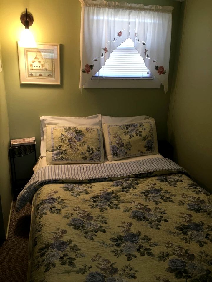 Secluded Cottage Rental on Lovely Lake near Rochester, New York