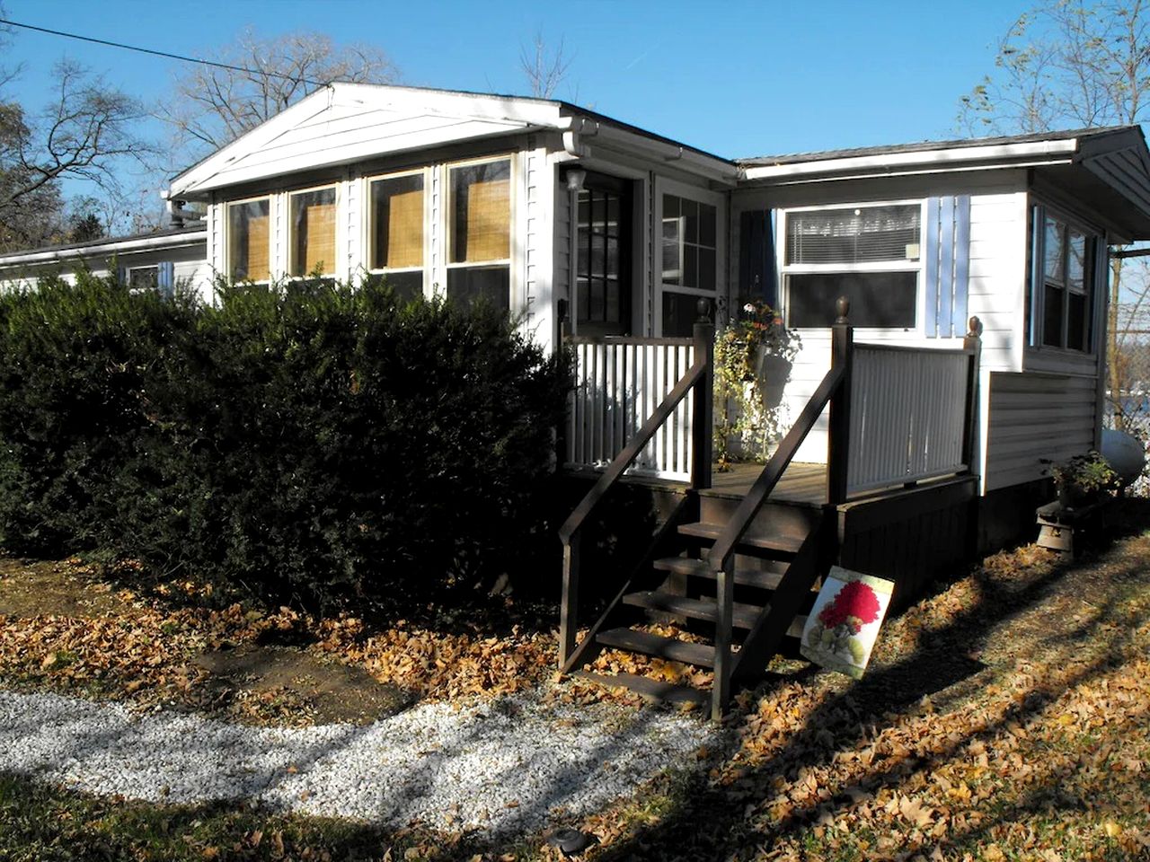 Secluded Cottage Rental on Lovely Lake near Rochester, New York