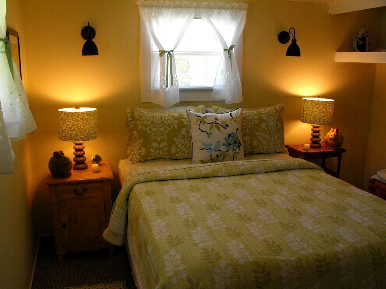 Secluded Cottage Rental on Lovely Lake near Rochester, New York