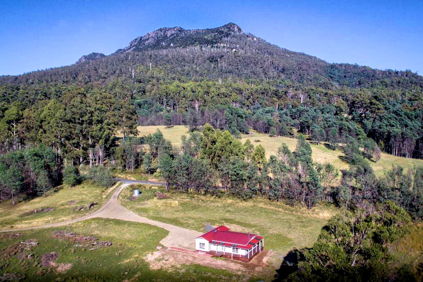 Secluded Cottage Rental Tucked Away in the Countryside near Deloraine, Tasmania