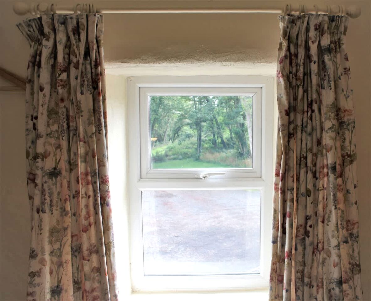 Off-Grid Cottage with Hot-tub in Milford Haven, Wales