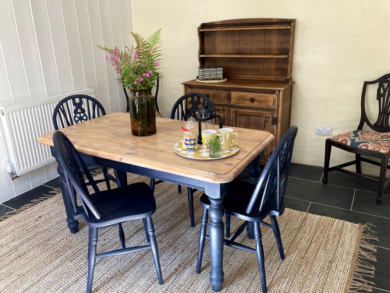 Off-Grid Cottage with Hot-tub in Milford Haven, Wales