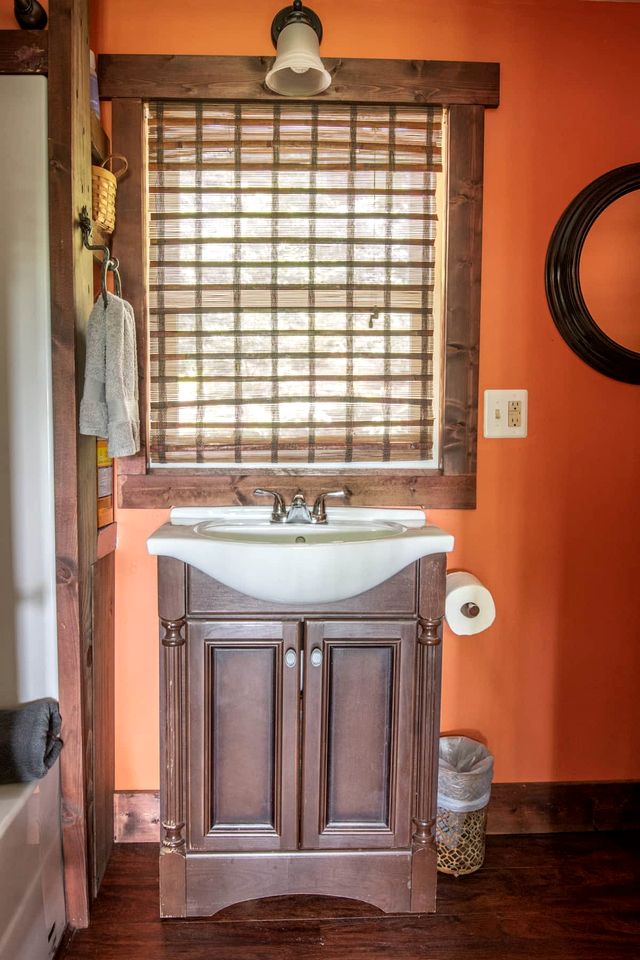 Secluded Delight: Unplug and Reconnect in a Special House in Lake Toxaway's Woods